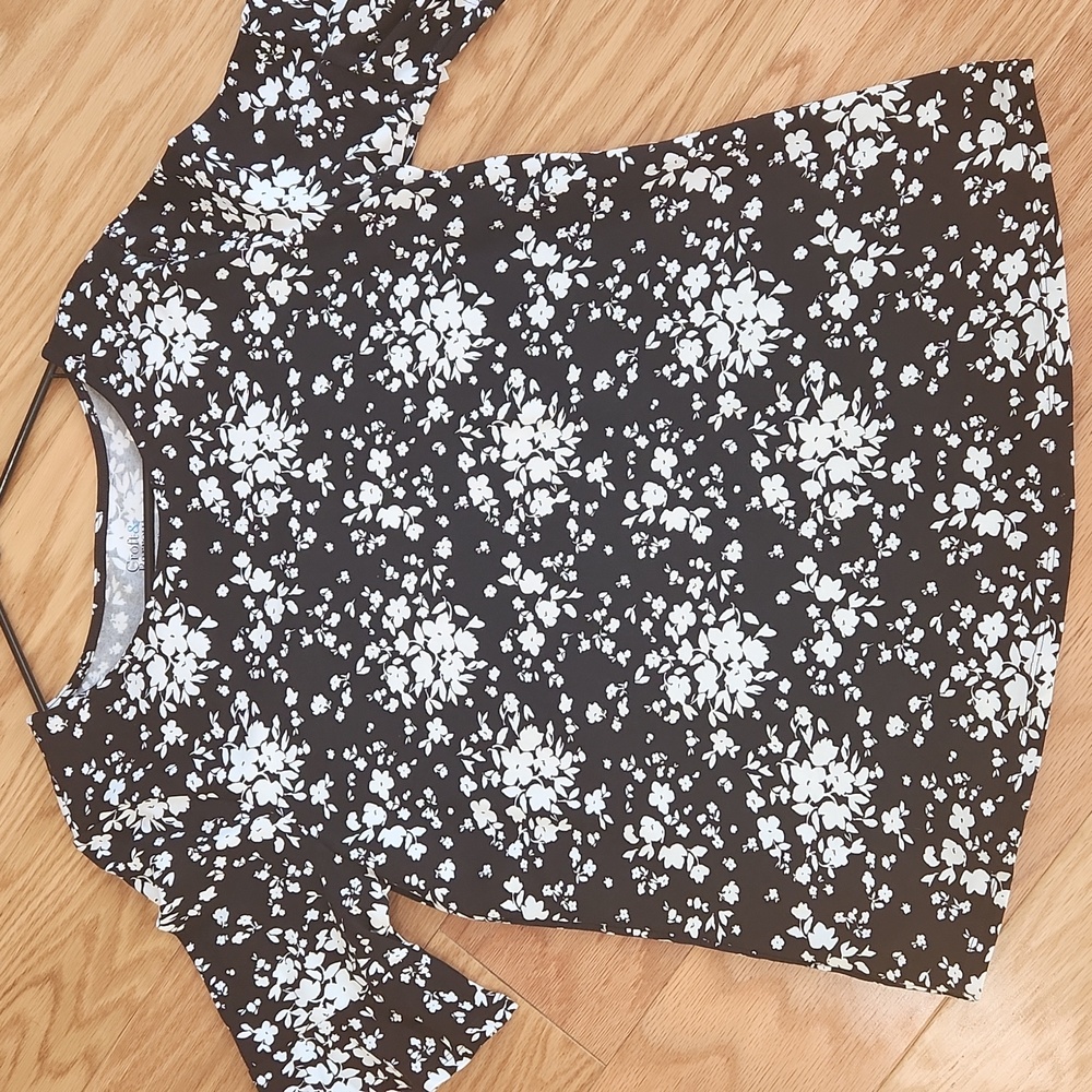 NWT Croft and Barrow Black and white floral blouse medium